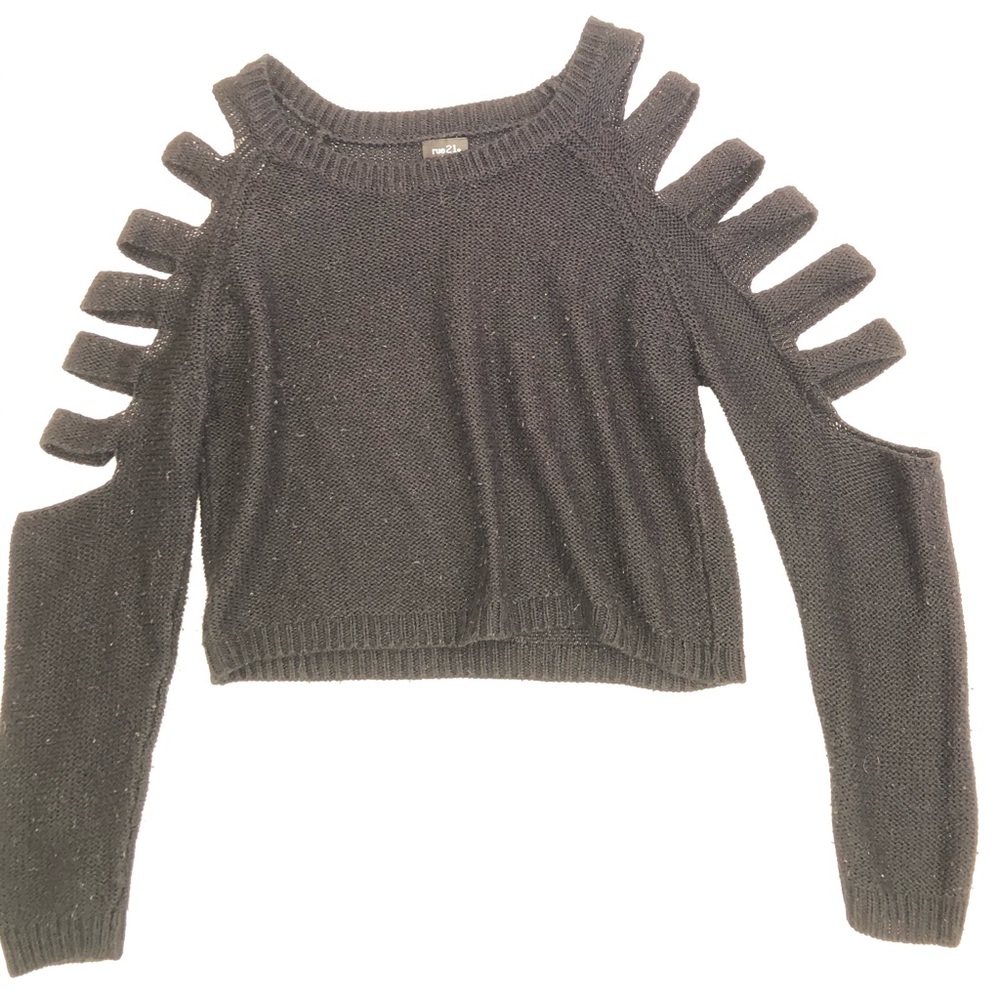 Black slit-sleeve Sweater